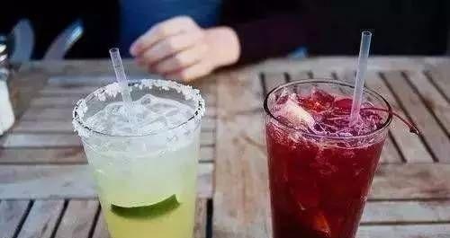 為什么某些飲料能解渴，而總有些讓你越喝越渴？這3種喝完最舒服